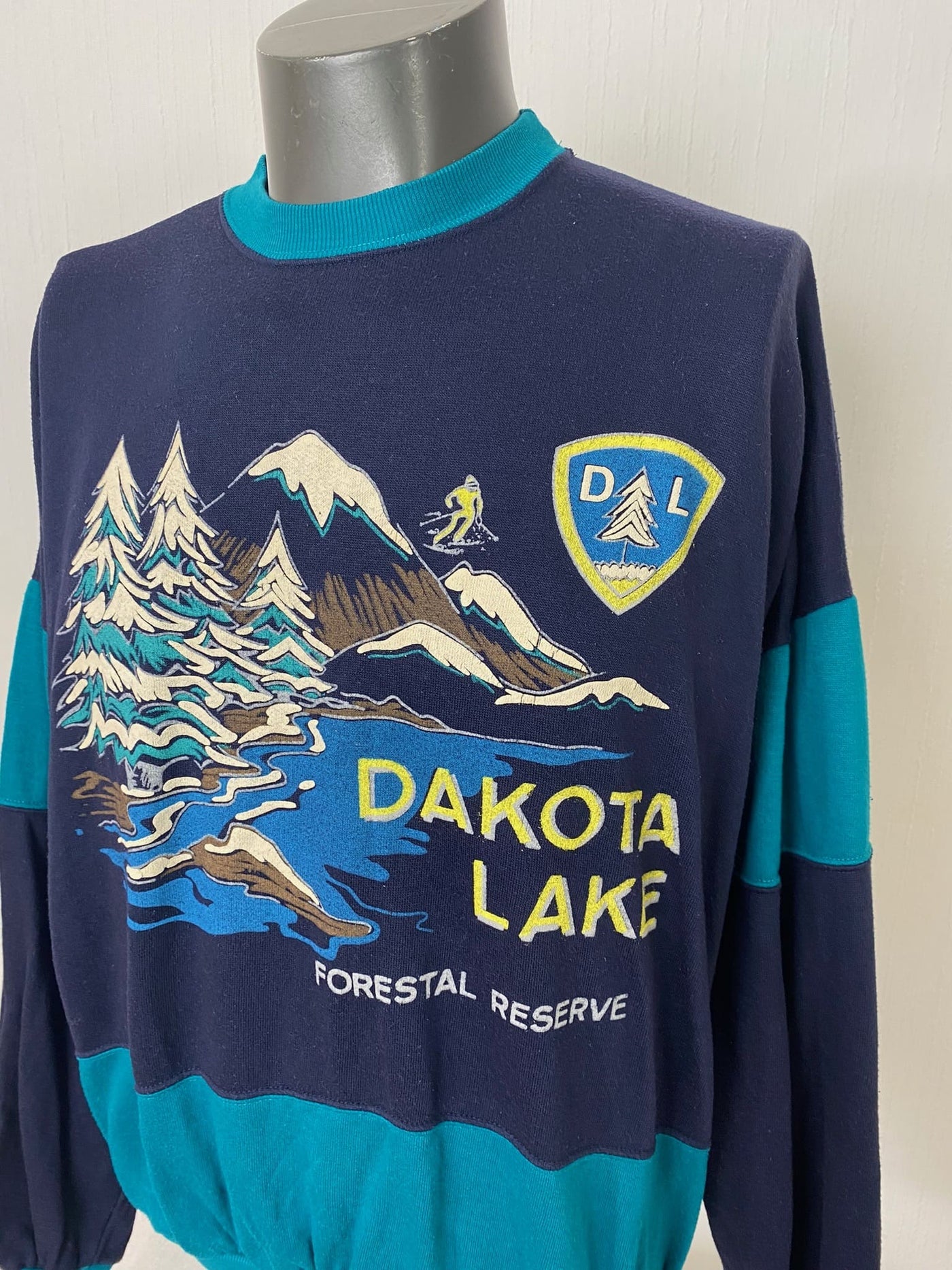 Vintage Graphic Sweater "DAKOTA LAKE"  blau Gr. M